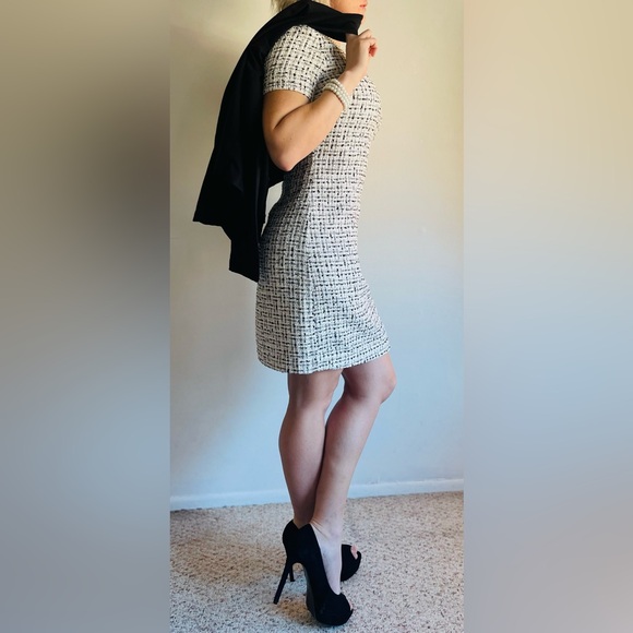 GORGEOUS white / black tweed dress - Picture 2 of 7